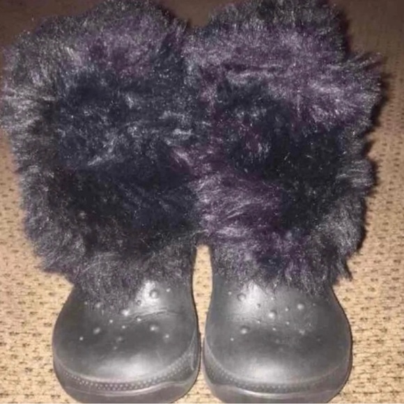 Crocs Little Girl Black Furry Boots 8 9 Preowned Cute! - Picture 3 of 4
